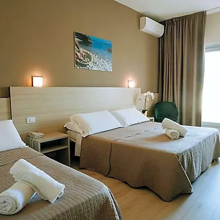 Hotel Holiday *