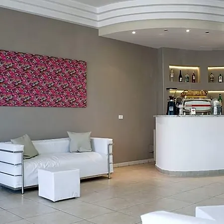 Hotell Hotel Holiday